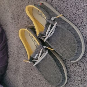 Like new Hey Dude shoes